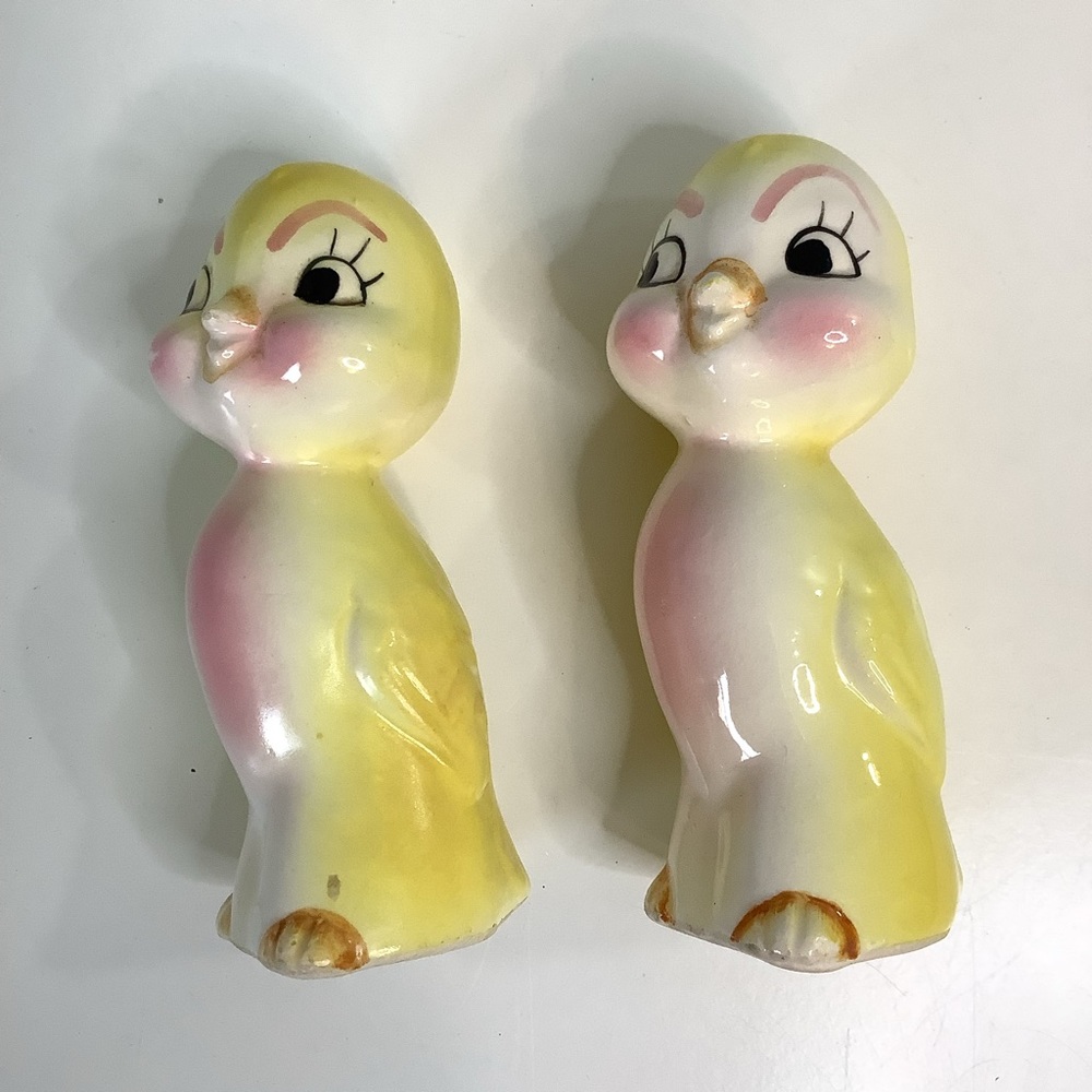 Vintage Anthropomorphic Yellow Bird Salt and Pepper Shakers Japan Canary Big Eye - Picture 3 of 10